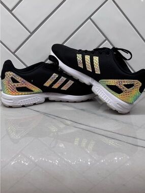 Adidas ZX Flux-Youth-woman 8.5 black featuring iridescent or holographic details
